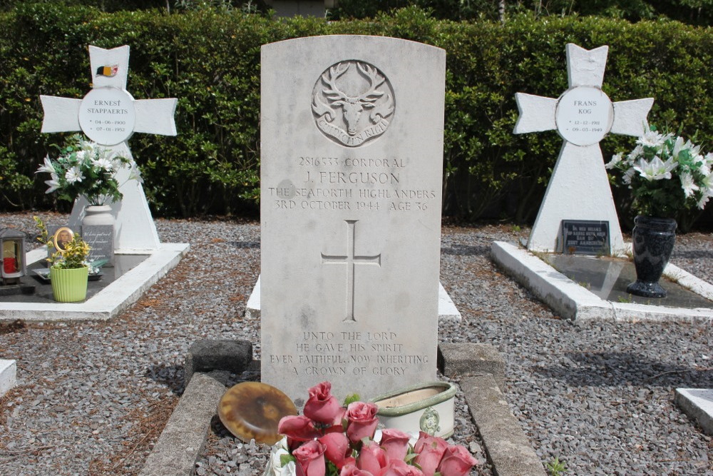 Commonwealth War Grave Lommel #3