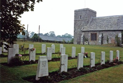 Pools Oorlogsgraf Holy Trinity Churchyard