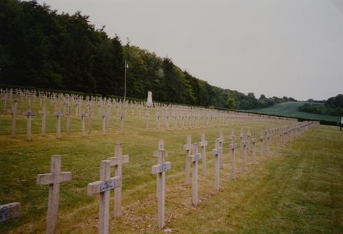Franse Oorlogsbegraafplaats Lacroix-sur-Meuse