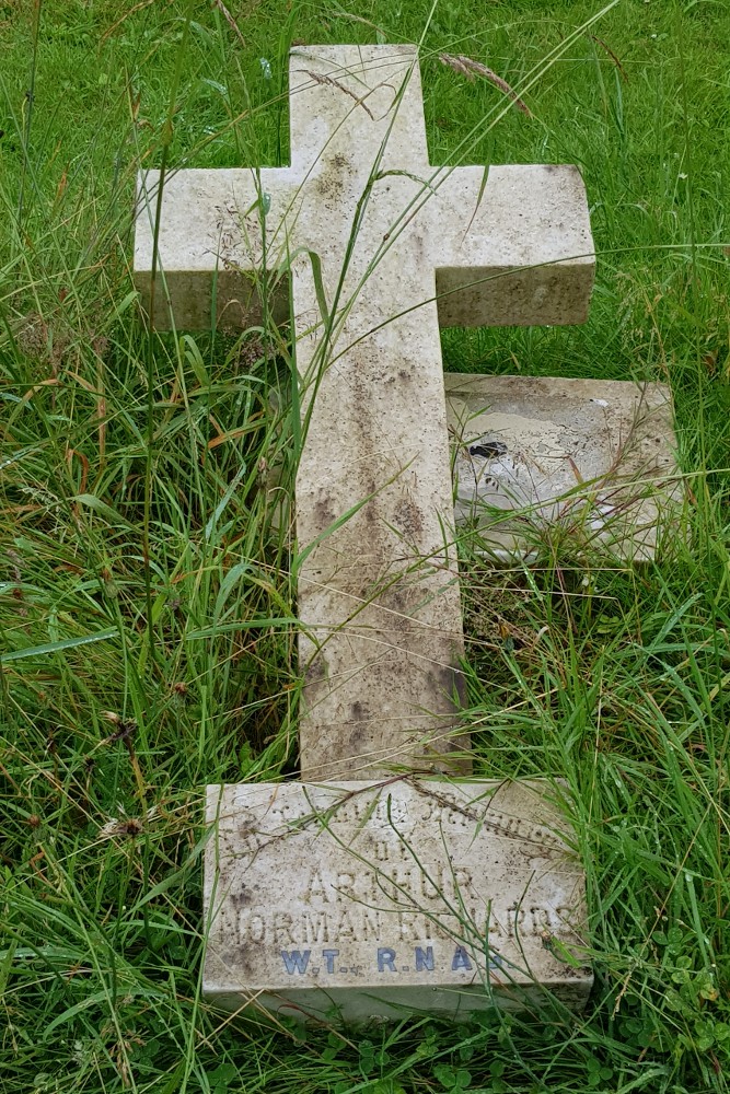 Commonwealth War Graves St Mary Churchyard #3