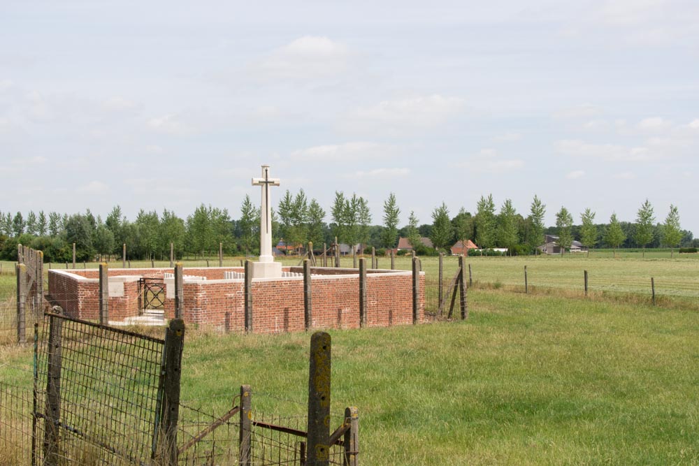 Commonwealth War Cemetery Red Farm #5