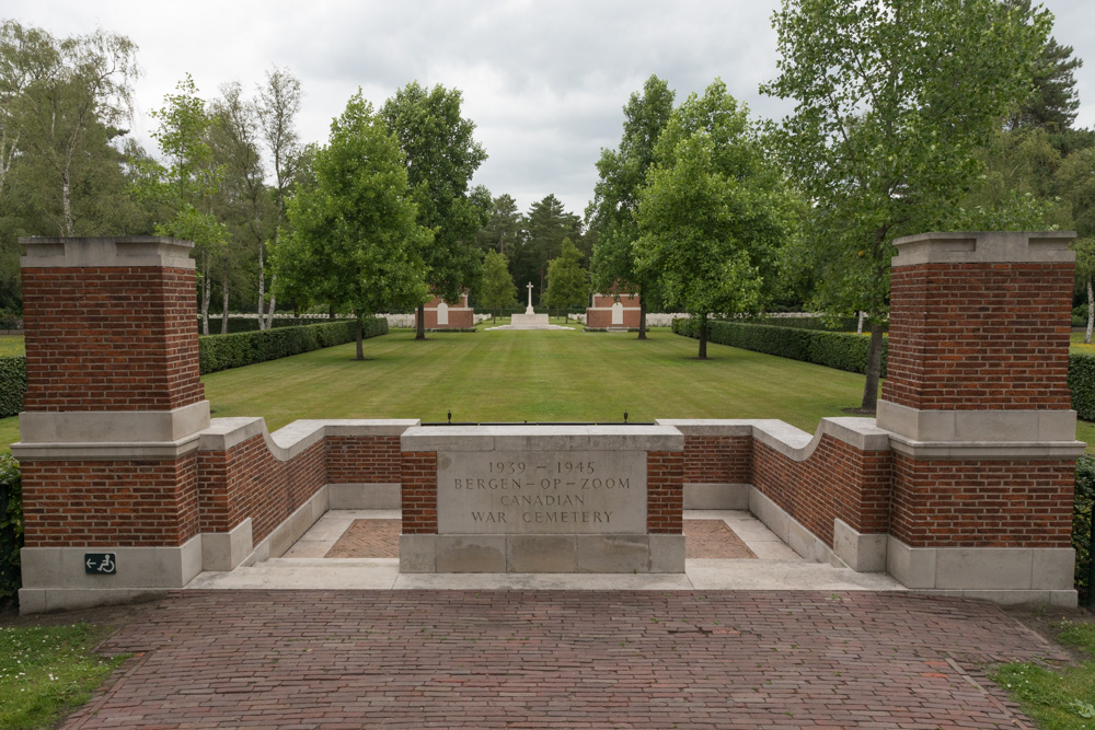 Canadian War Cemetery Bergen op Zoom #1