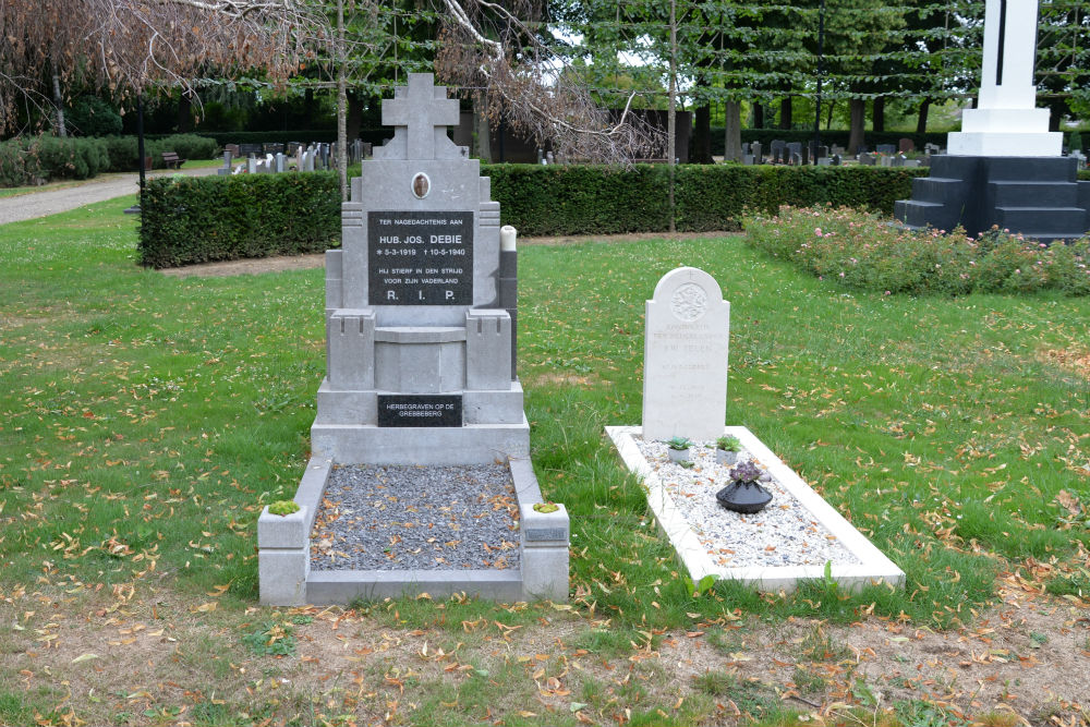 Monument Omgekomen Soldaat Kerkhof Geleen