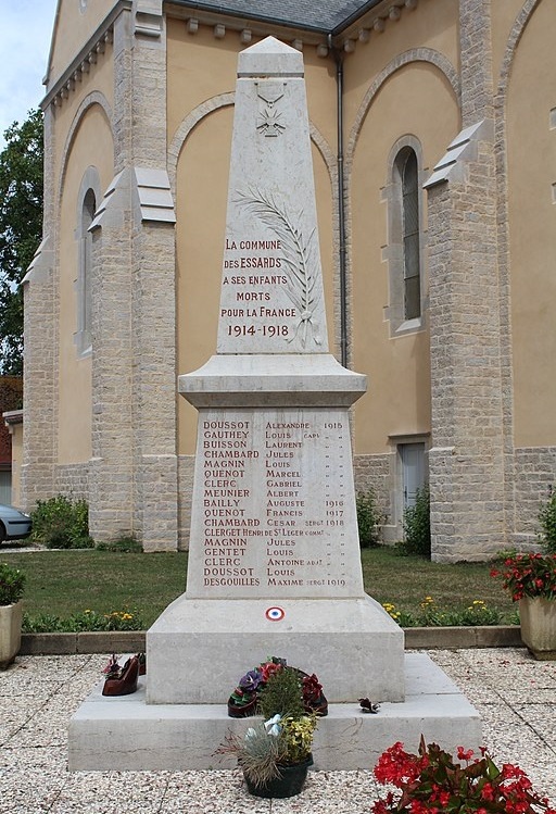 War Memorial Les Essards-Taignevaux