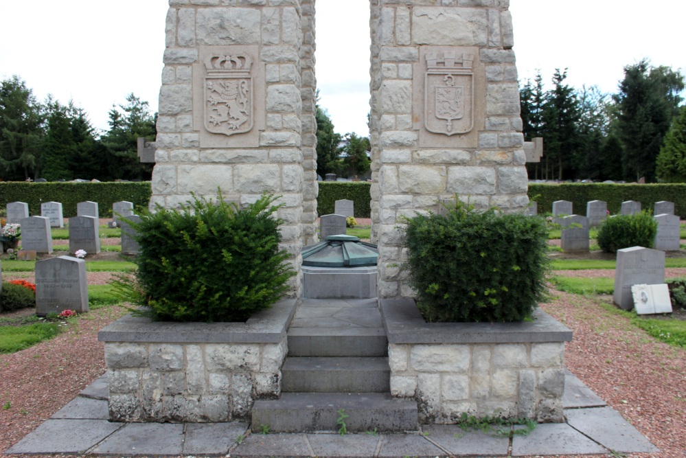 Oorlogsmonument Begraafplaats Nivelles #3