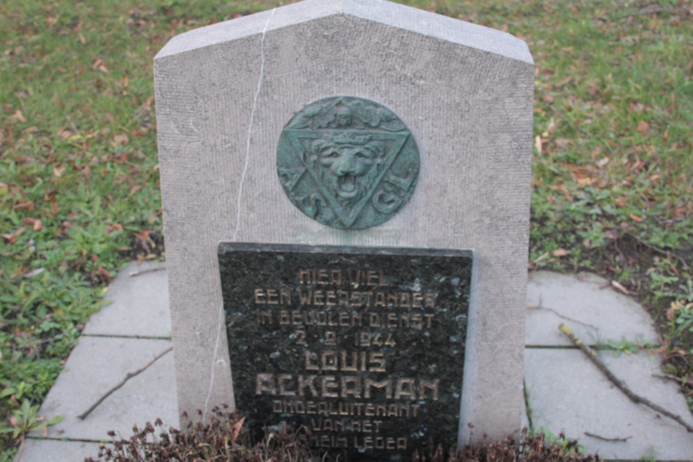 Monument Verzetsstrijder Louis Ackerman #4