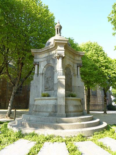 Oorlogsmonument Plougastel-Daoulas #1