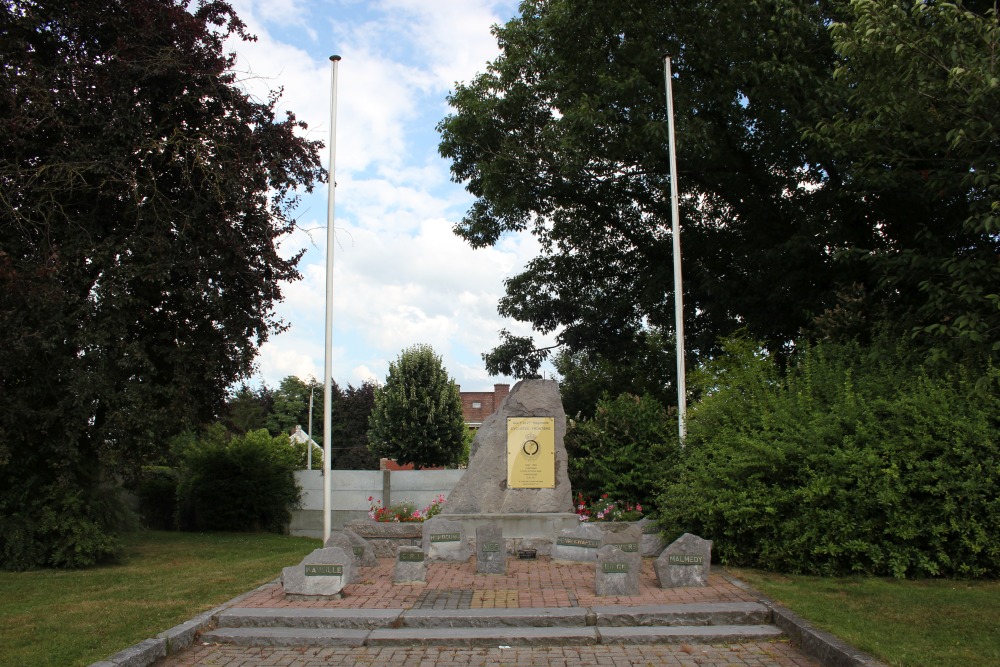 Monument Grenswielrijders Liers