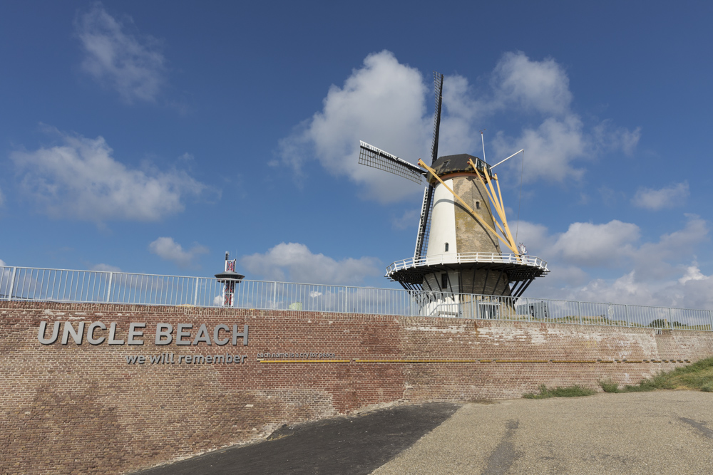 Monument Slachtoffers Landing op Uncle Beach #5