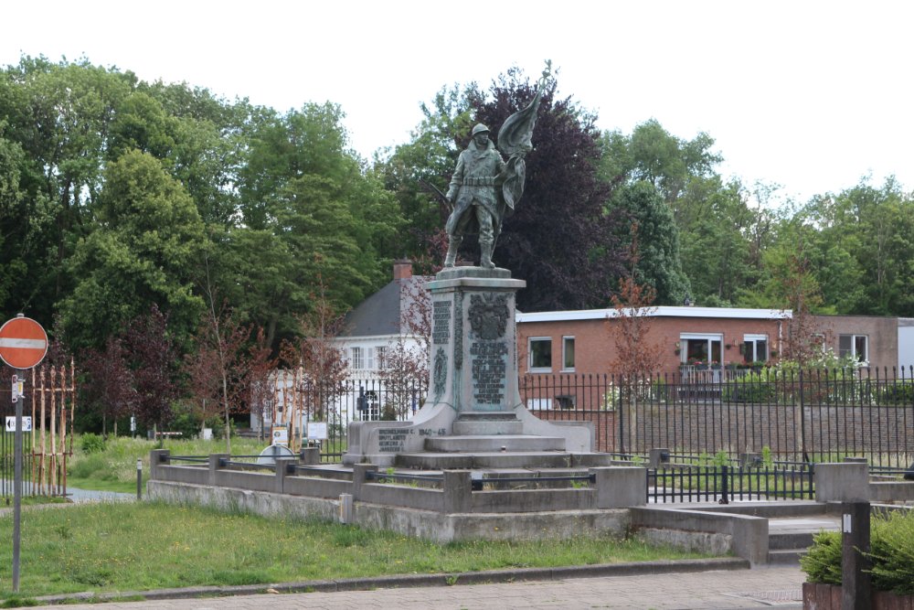 Oorlogsmonument Wijnegem #1