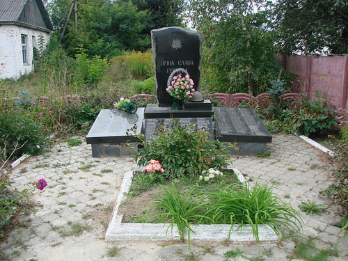 Mass Grave Soviet Soldiers Prystantsiine #1