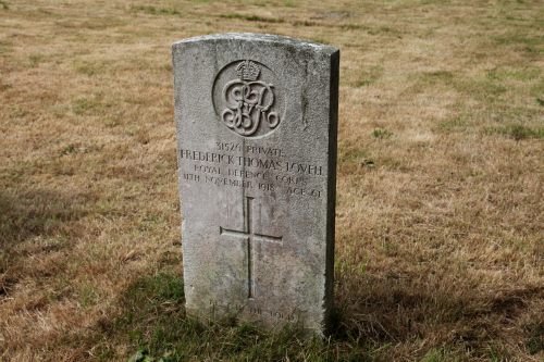 Oorlogsgraven van het Gemenebest Holy Cross Churchyard #3