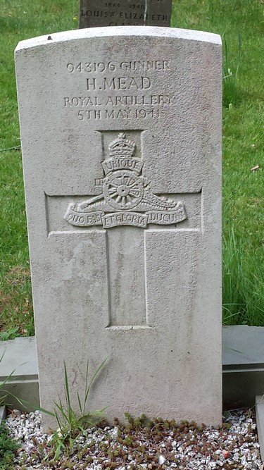 Commonwealth War Graves St. Mary Churchyard #3