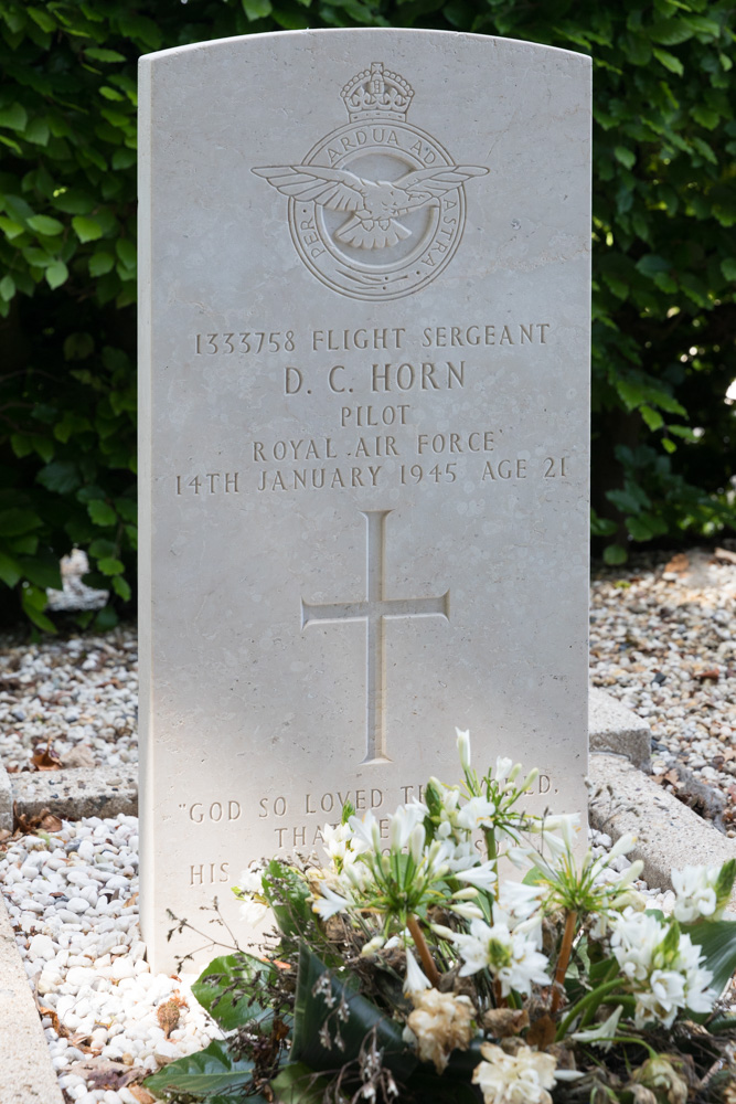 Commonwealth War Grave Dutch Reformed Cemetery Bergharen #2