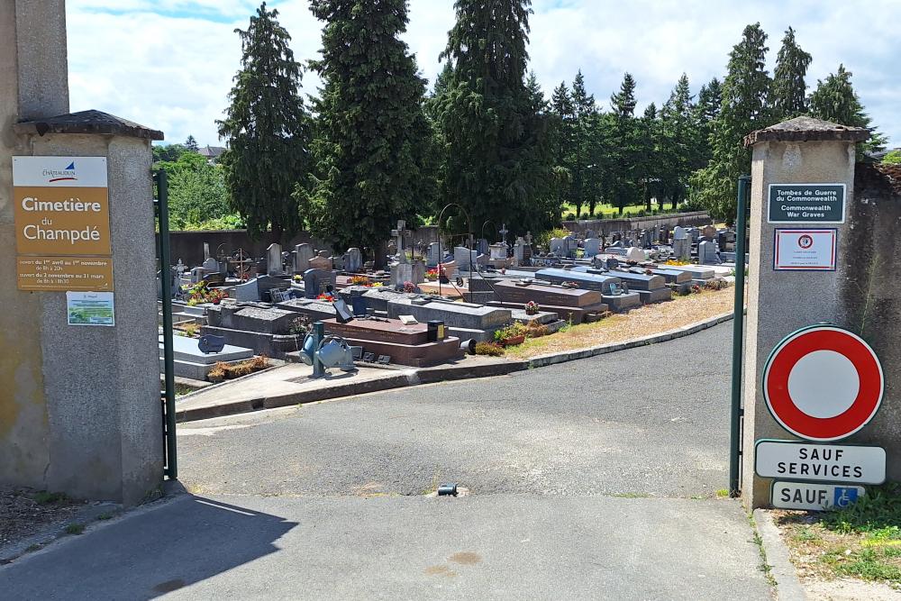 Oorlogsgraven van het Gemenebest Chateaudun #1