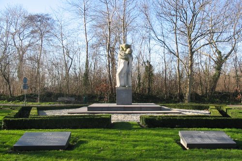 Oorlogsmonument Renesse #1