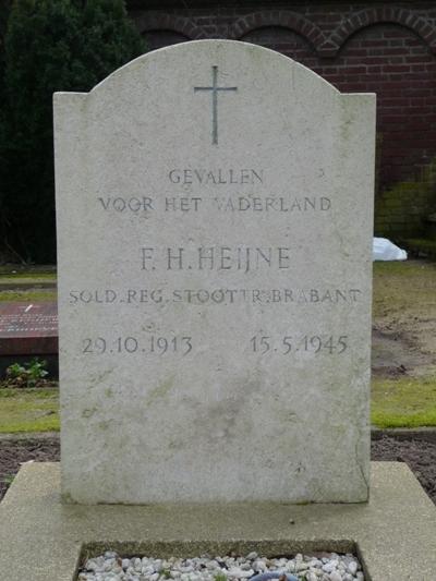 Nederlandse Oorlogsgraven St. Lambertus Begraafplaats #4