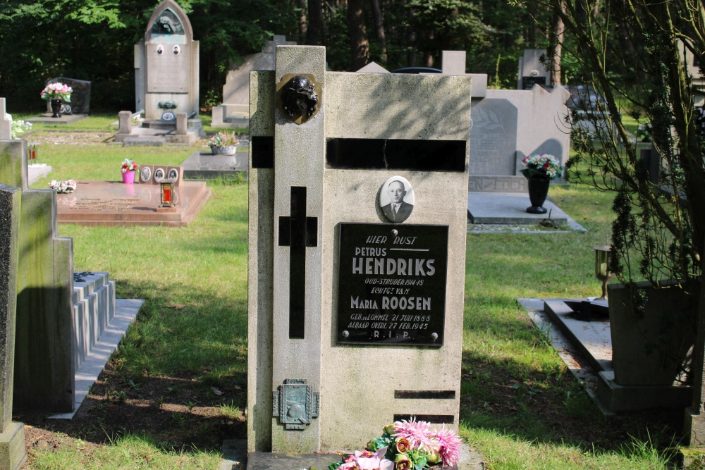 Belgian Graves Veterans Lommel Center Cmetery #4