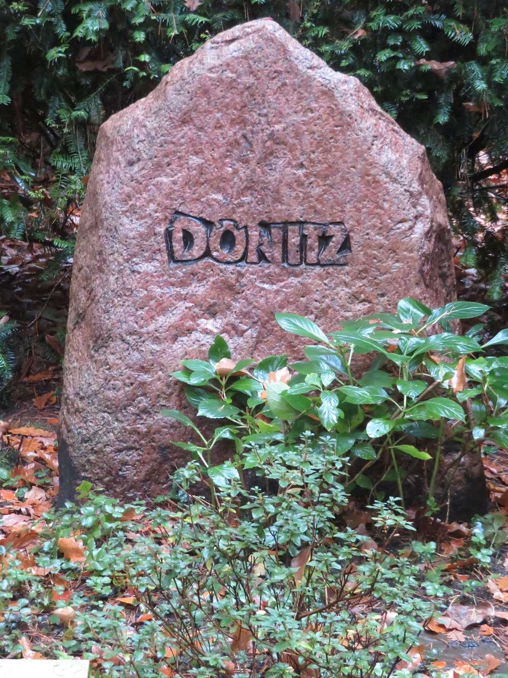 Grafsteen Karl Dnitz, Aumhle #4