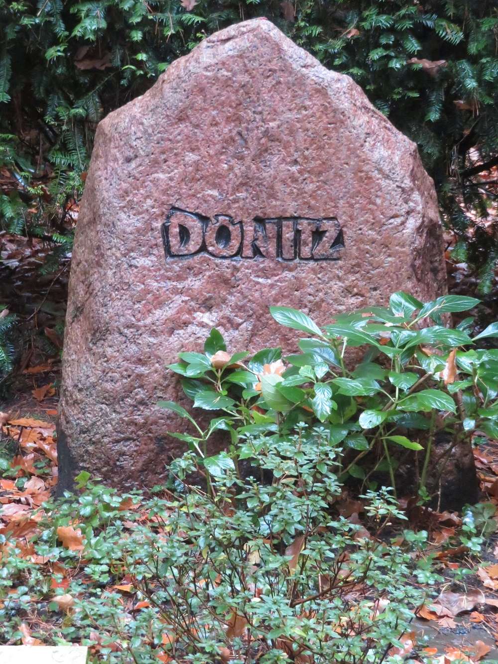 Tombstone Karl Dönitz, Aumühle #4
