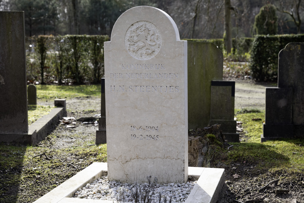 Dutch War Graves Elspeet #1