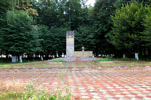 Mass Grave Soviet Soldiers Ridkivtsi #1