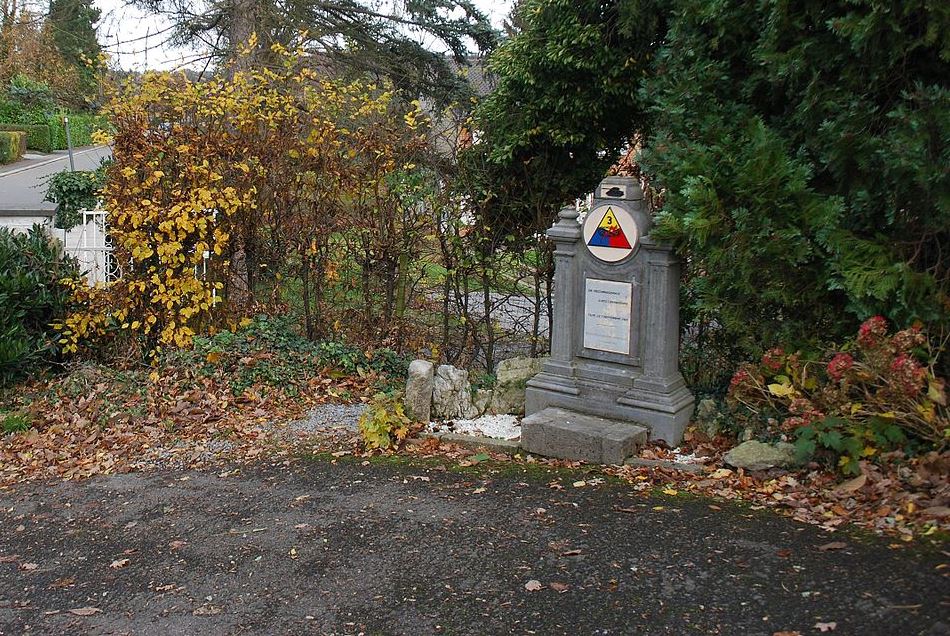 Bevrijdingsmonument Sur-le-Mont #1