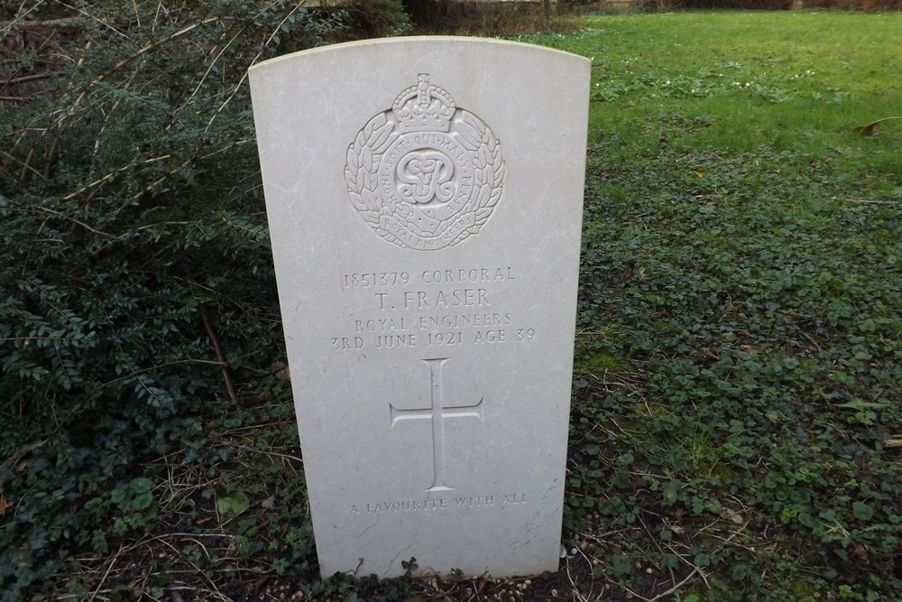 Commonwealth War Grave St. James The Great Old Churchyard