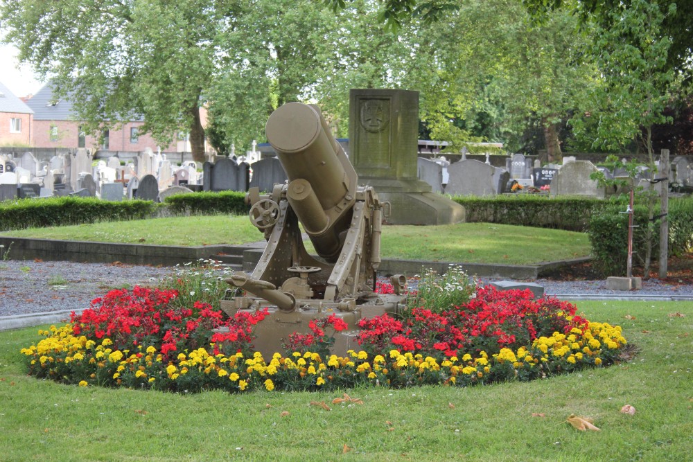 Oorlogsmonument en Belgische Oorlogsgraven Begraafplaats Rhees Herstal #5