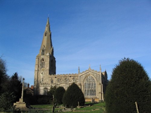 Oorlogsgraven van het Gemenebest St. Peter and St. Paul Churchyard