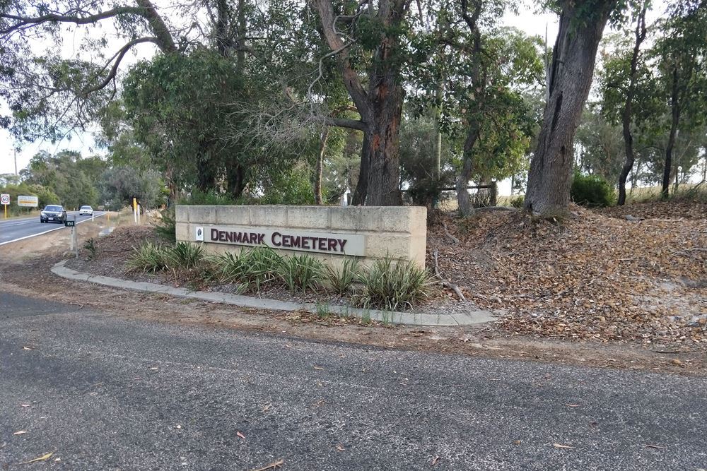 Commonwealth War Grave Denmark Public Cemetery