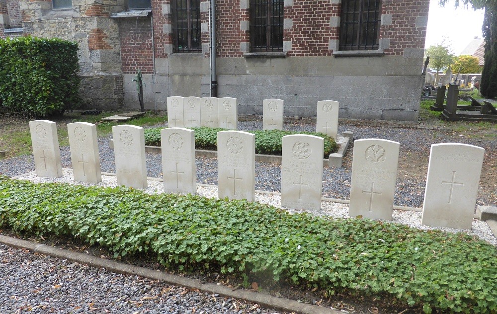Oorlogsgraven van het Gemenebest Outrijve #4