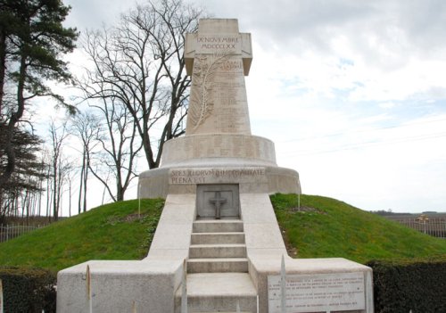 War Memorial and Grave Coulmiers #1