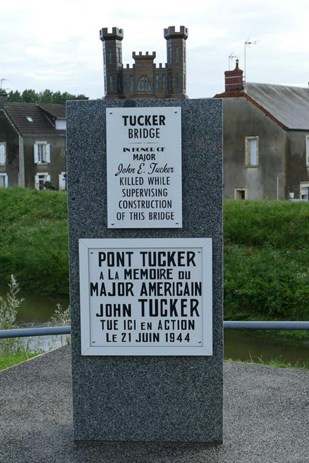 Monument John E. Tucker #4
