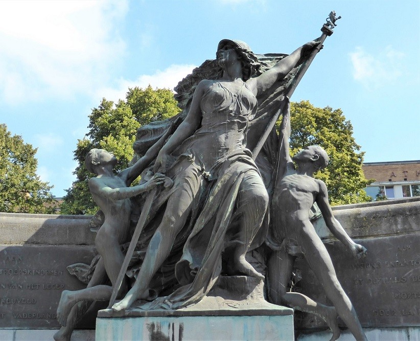 Oorlogsmonument Oudleerlingen, de Troepenkinderen en Legerpupillen Aalst #2