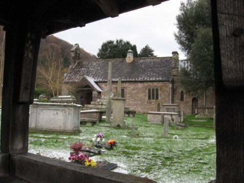 Commonwealth War Graves St. Faith Churchyard