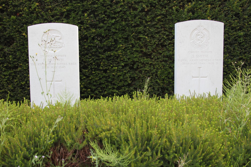 Commonwealth War Graves Pollinkhove #4