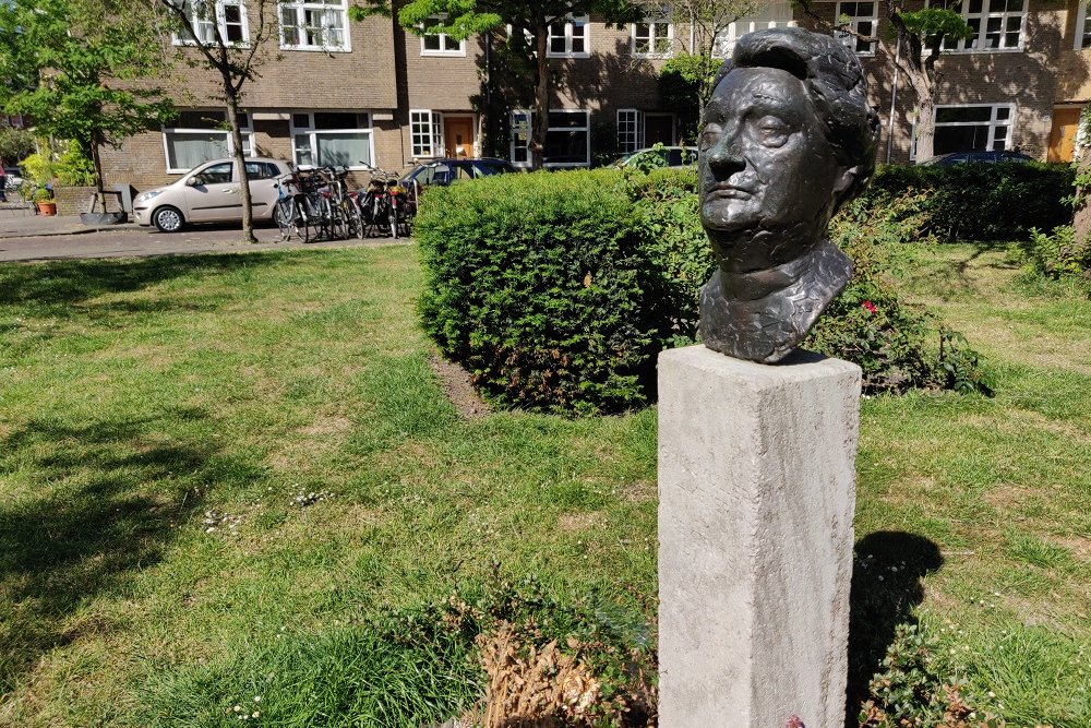 Monument Mevrouw G. Wijsmuller-Meijer Bachplein #1