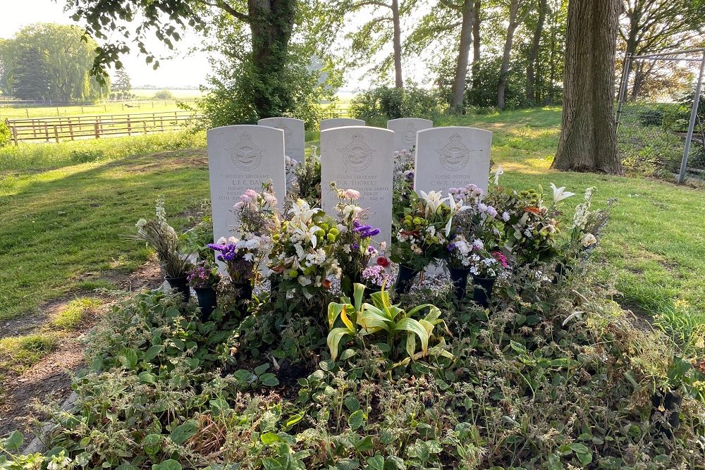 Oorlogsgraven van het Gemenebest Algemene Begraafplaats Grafhorst #1