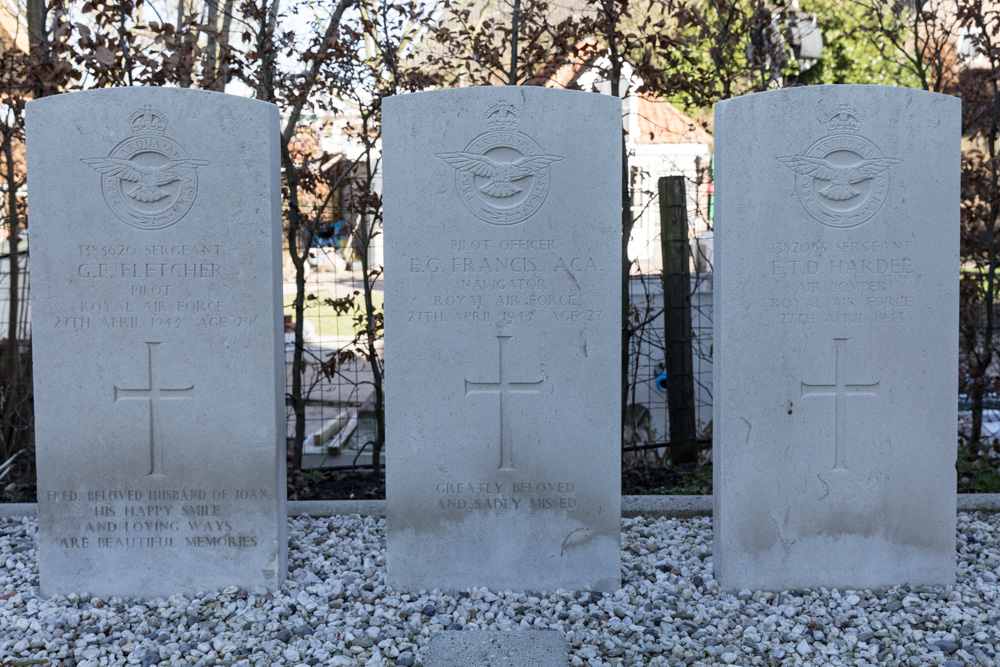 Commonwealth War Graves Protestant Churchyard Poederoijen #3