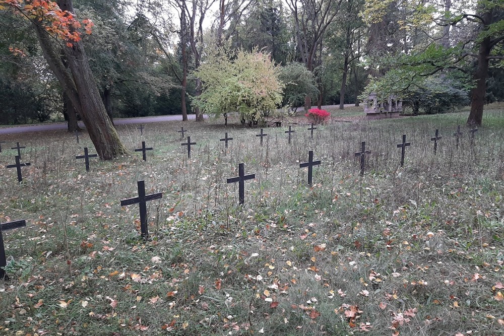 Graven Bomslachtoffers en Oorlogsrepatrianten Erfurt Ehrenhain 3