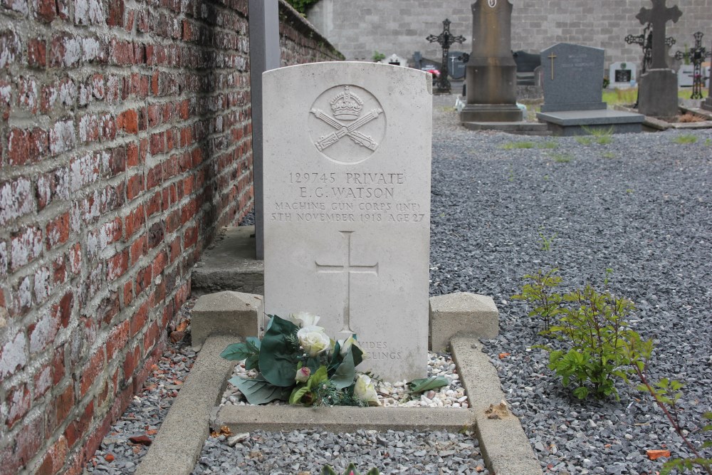 Commonwealth War Grave Velvain #3