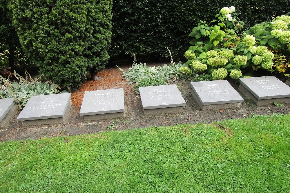 Graves Resistance Fighters General Cemetery Crooswijk #4