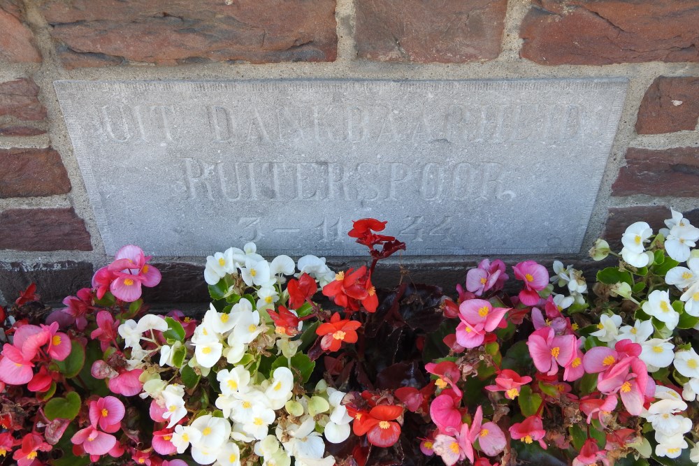 Bevrijdingsmonument Ruiterspoor Den Hout #2