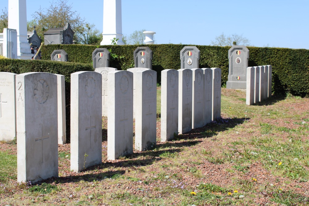 Commonwealth War Graves Frameries #3