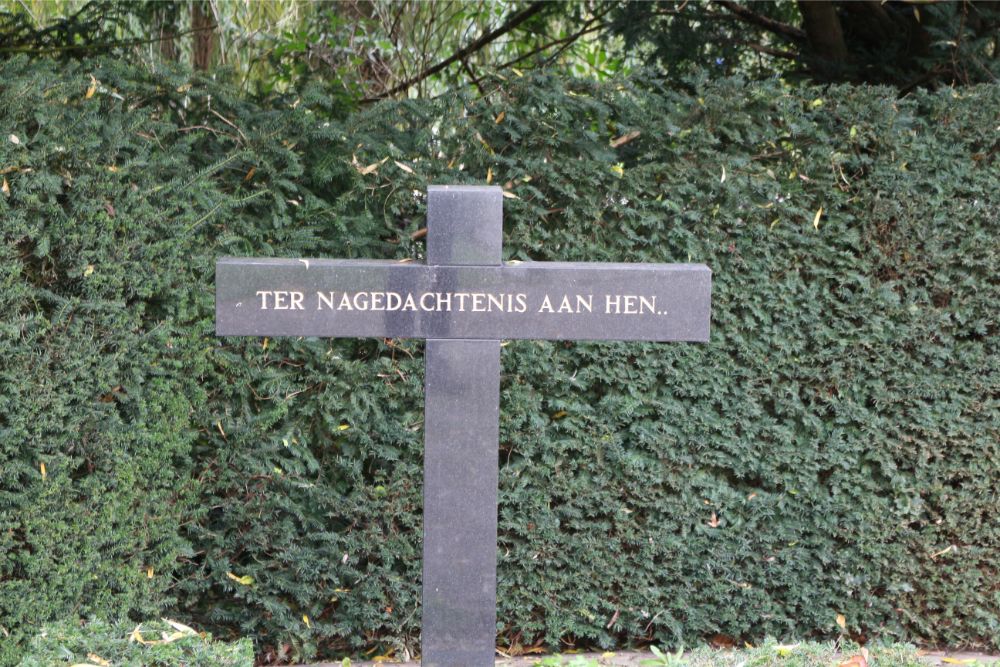 Oorlogsmonument Gemeentelijke Begraafplaats Zuilichem #2