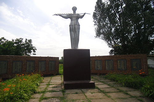 Mass Grave Soviet Soldiers & War Memorial Biloyarivka #1
