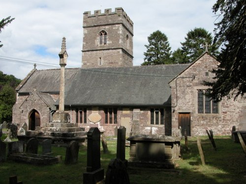 Oorlogsgraven van het Gemenebest St. Teilo Churchyard #1
