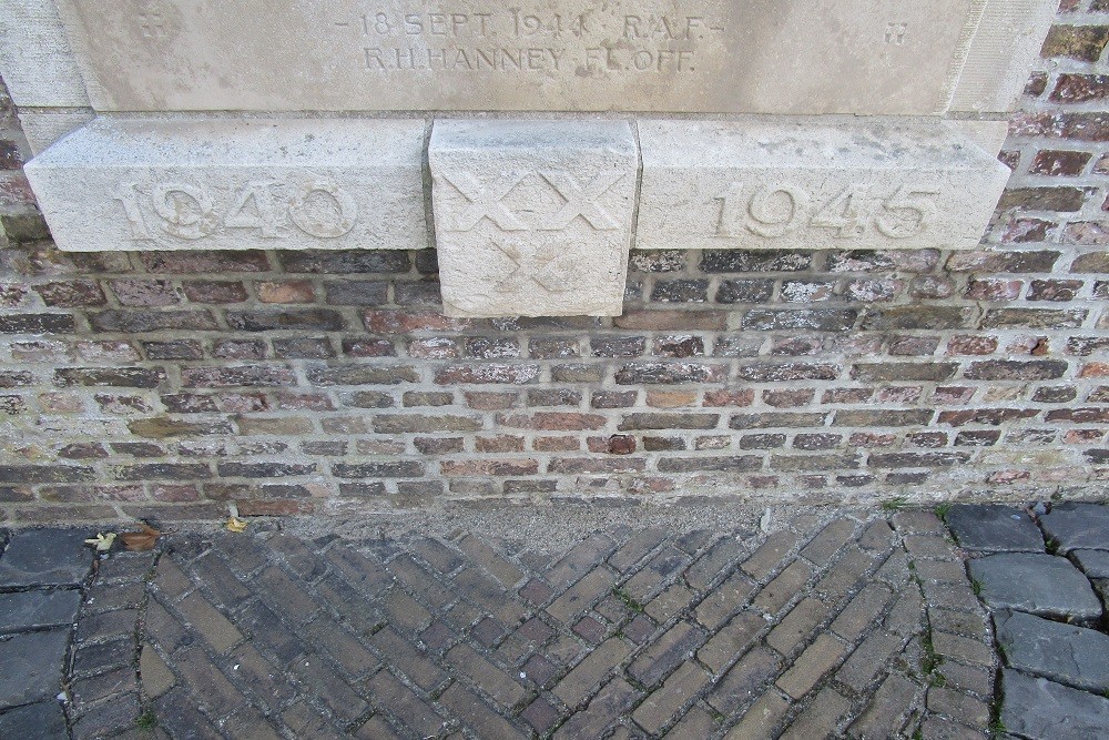 Oorlogsmonument Strijen #3