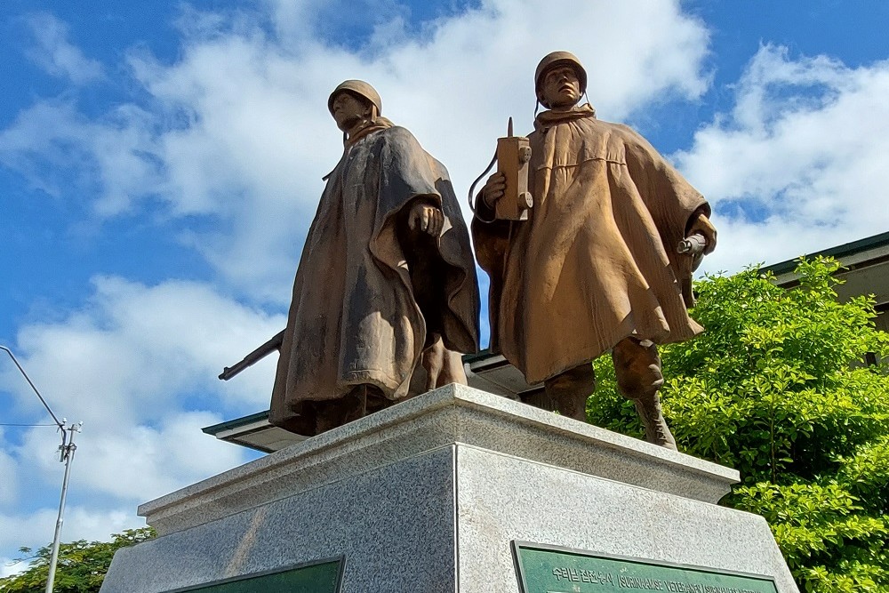 Monument Koreaanse Oorlog Suriname #1